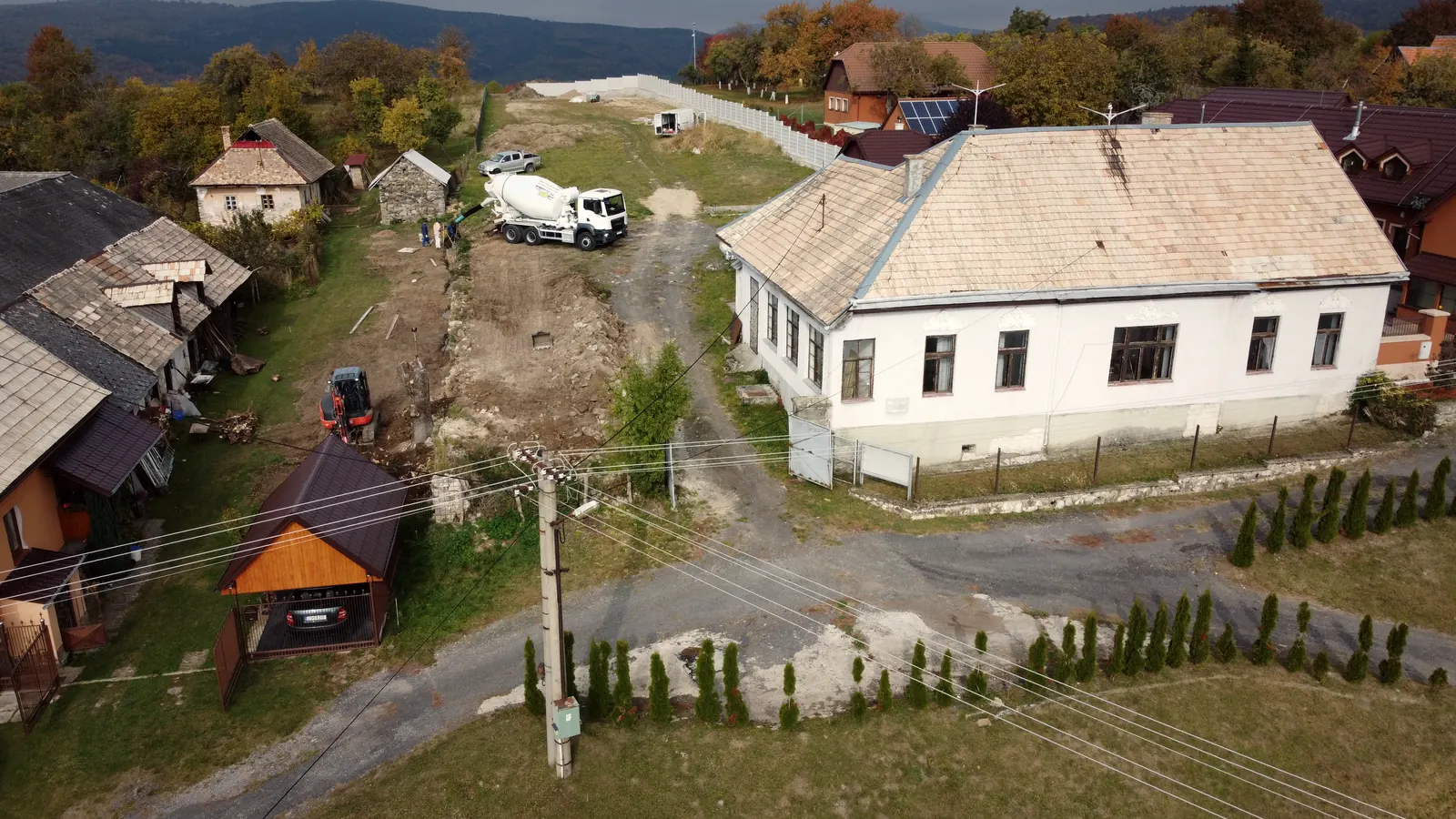 Stavba spodného oporného múru po sanácii starej továrne na bryndzu
