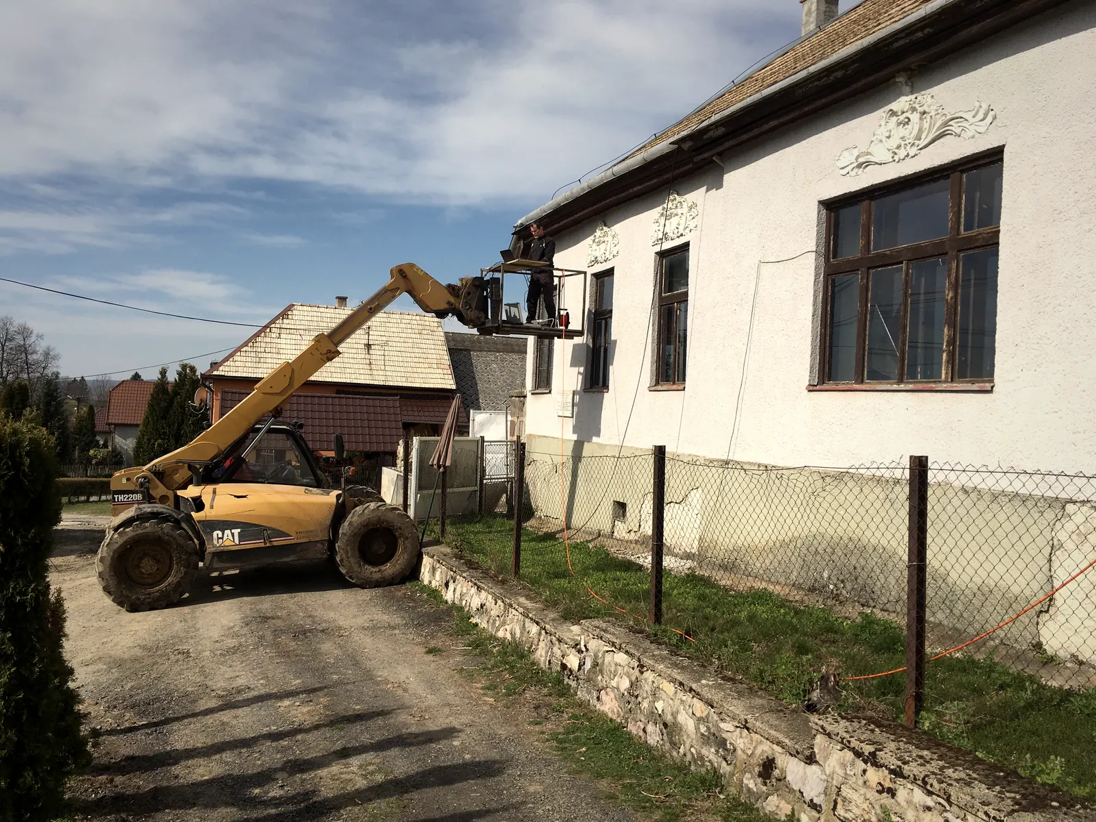Skenovanie historických fresiek pred sanáciou celej budovy